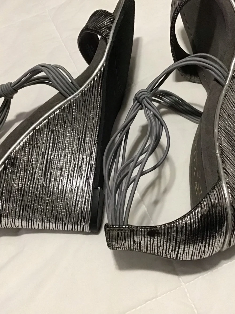 New York Transit Metallic Gray Strappy Wedge Sandals Size 8
